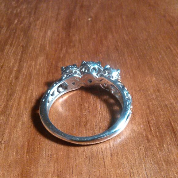 Mozambique Garnet Sterling Silver Trilogy Ring (Size 6) - Picture 11 of 15